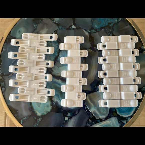 COPY - NWOT 30 Piece Reusable Bag Sealing Gator Clips - Free with any purchase - Picture 3 of 6